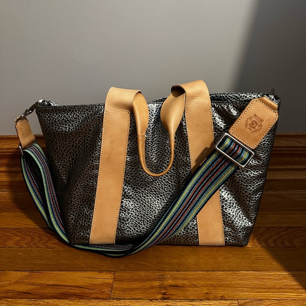 Consuela Carryall tote crossbody in the pattern Tommy